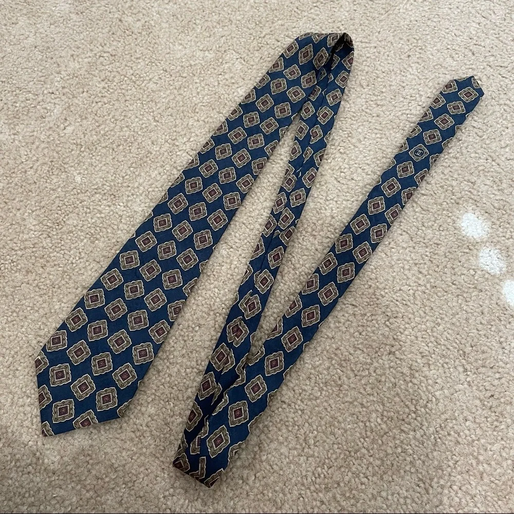 Chanel Silk Tie - Picture 7 of 7